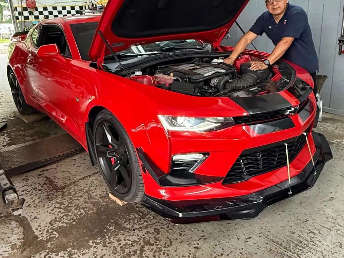 Trabajo de motor en un Camaro SS
